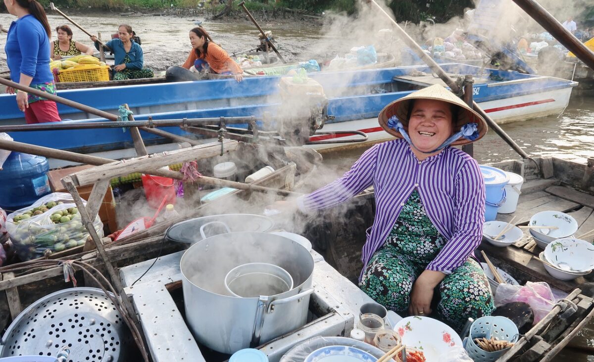 Phong Dien floating market – Local beauty of Mekong delta