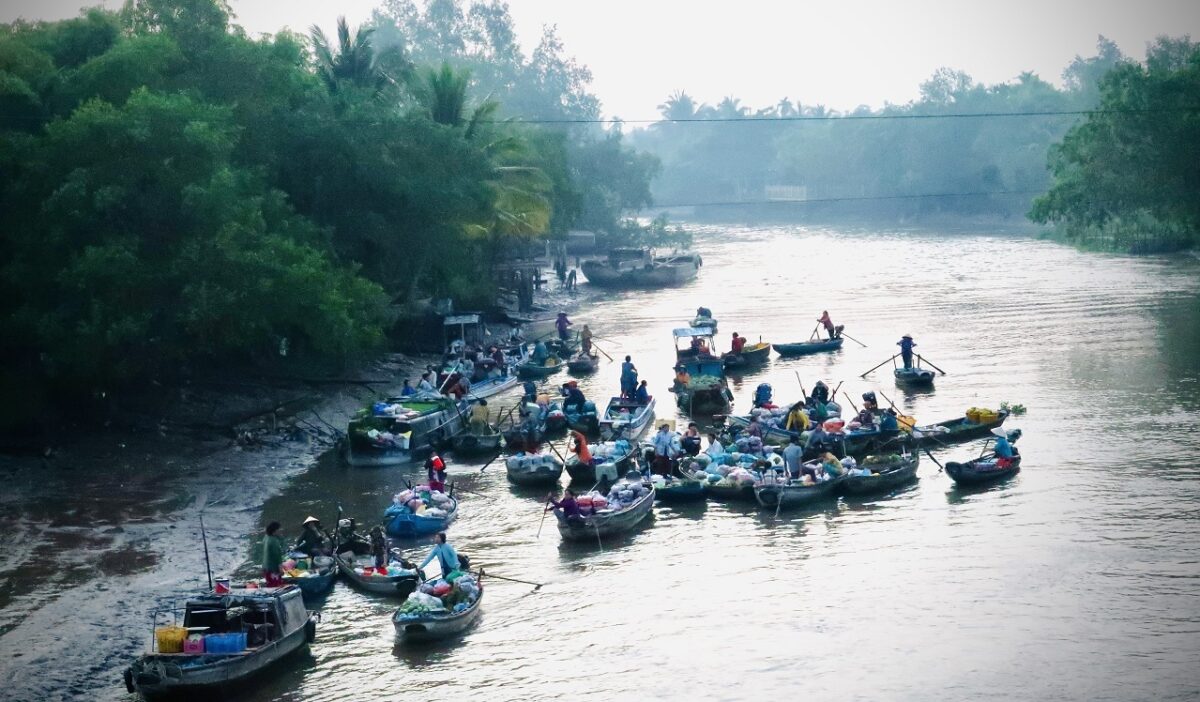 Phong Dien floating market – Local beauty of Mekong delta