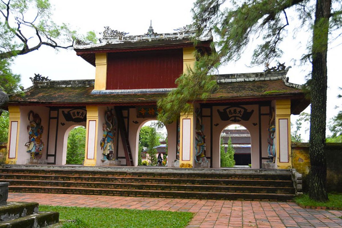 Thien Mu pagoda - Hue's historical feature