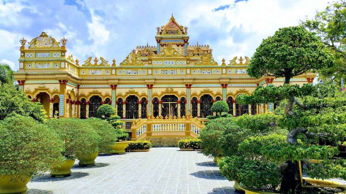 Vinh Trang Pagoda – The largest ancient pagoda in Tien Giang